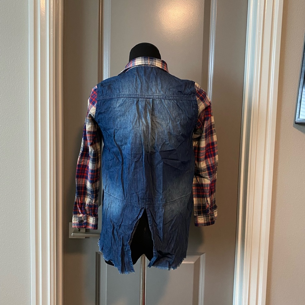 Button down - Picture 2 of 2